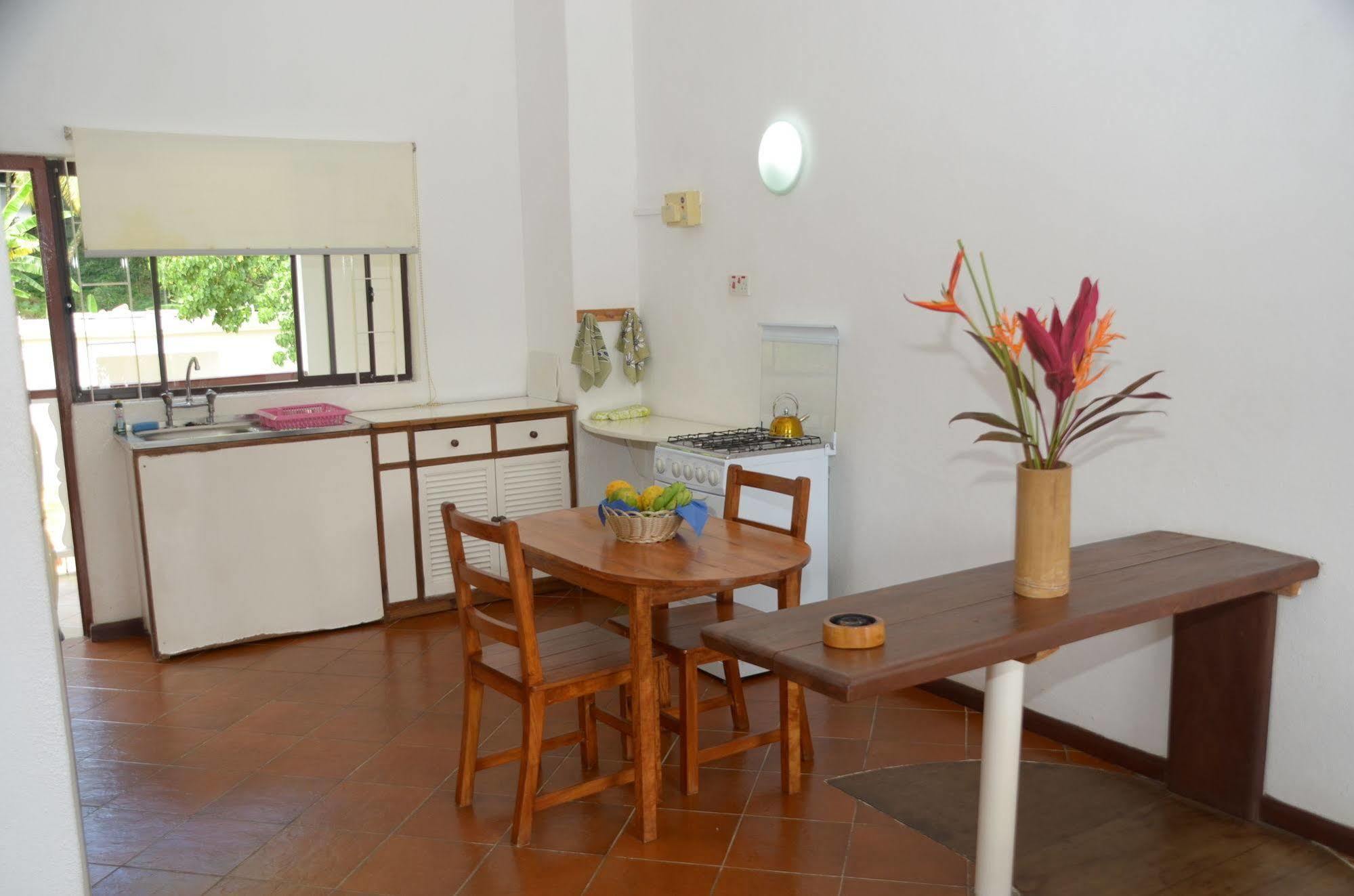 La Residence Villas & Studios Anse Royale Extérieur photo